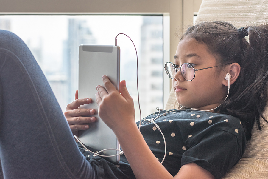 Create a Summer Screen Time Plan for Your Family